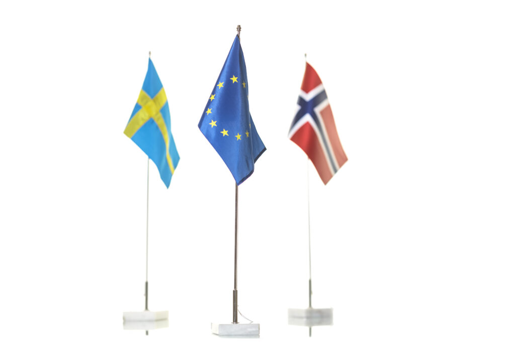 Svensk, EU och norsk flagga
